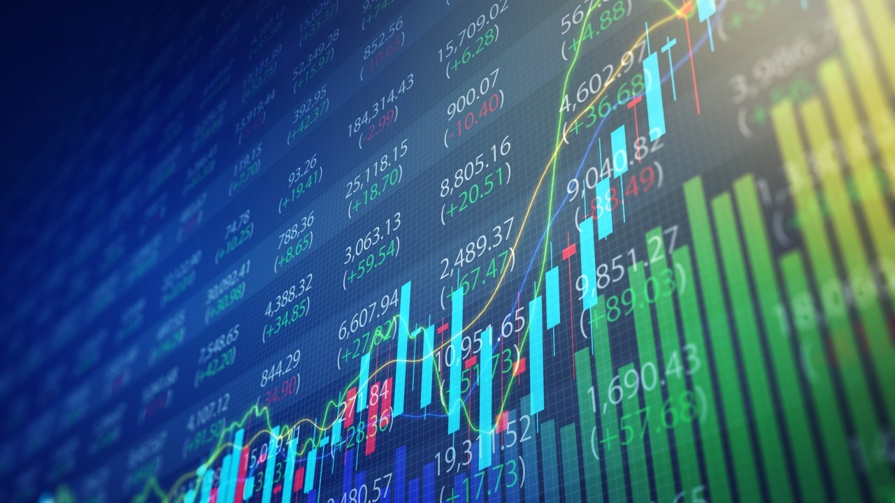 ASX 200 surges on trade war hopes as IDP Education plunges 40+ per cent after voicing international student concerns