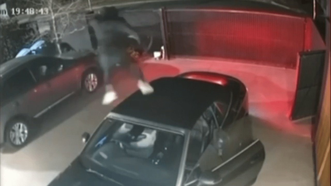 CCTV captures wild moment Melbourne homeowner barks like dog to scare off thieves in attempted theft of vehicle