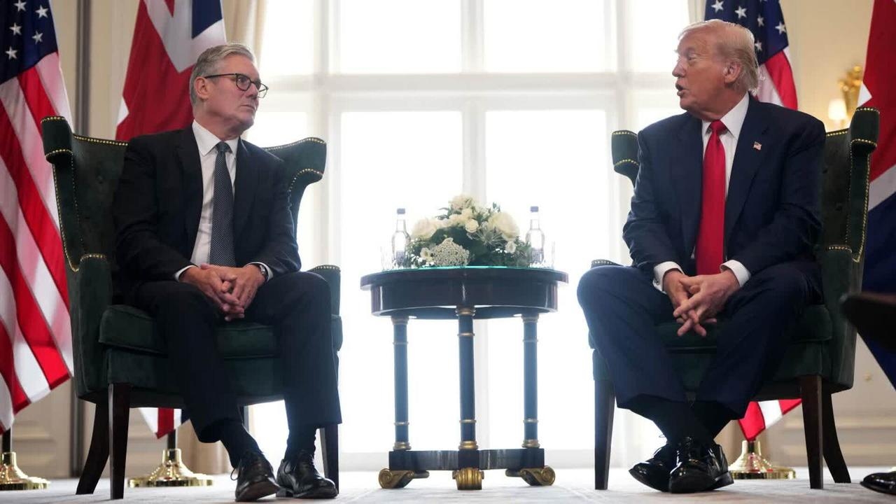 ‘Deliciously awkward': Journalist pits Trump versus Starmer over government online censorship