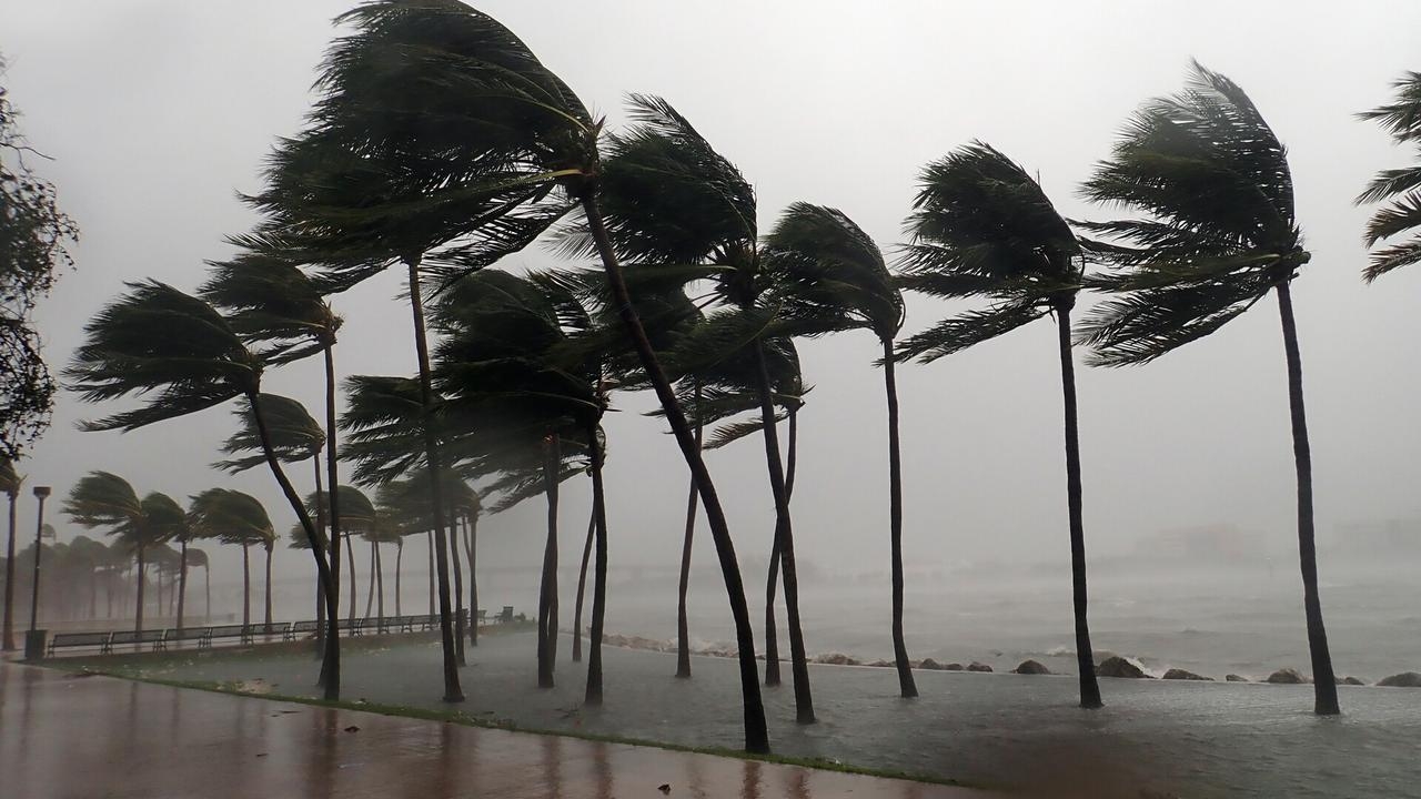 Hurricane Erick in Mexico damages businesses and boats