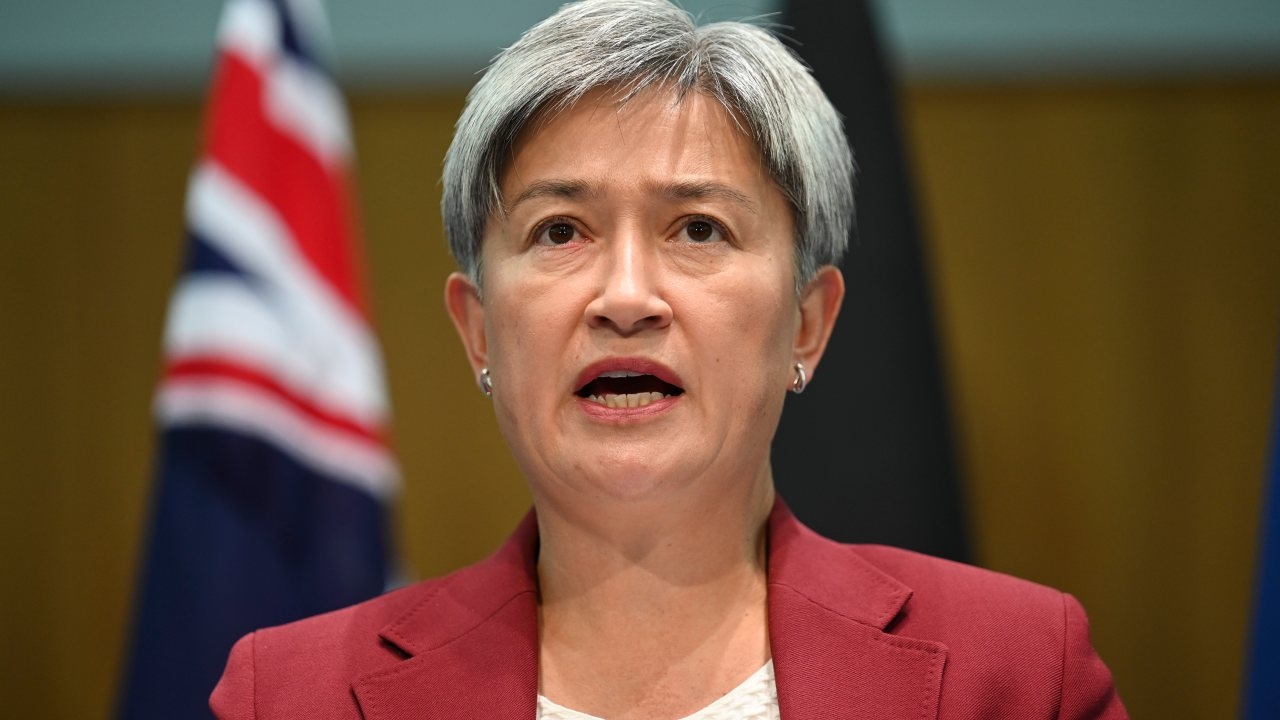 Significant amount of Aussies trying to leave Israel and Iran as Middle East conflict escalates, Penny Wong warns