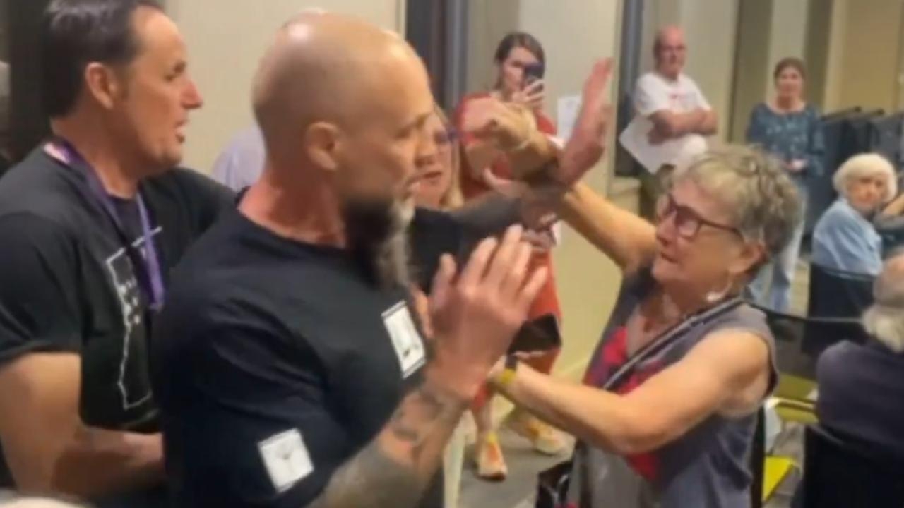 White supremacist crashes friends of ABC candidates meeting in seat of Kooyong