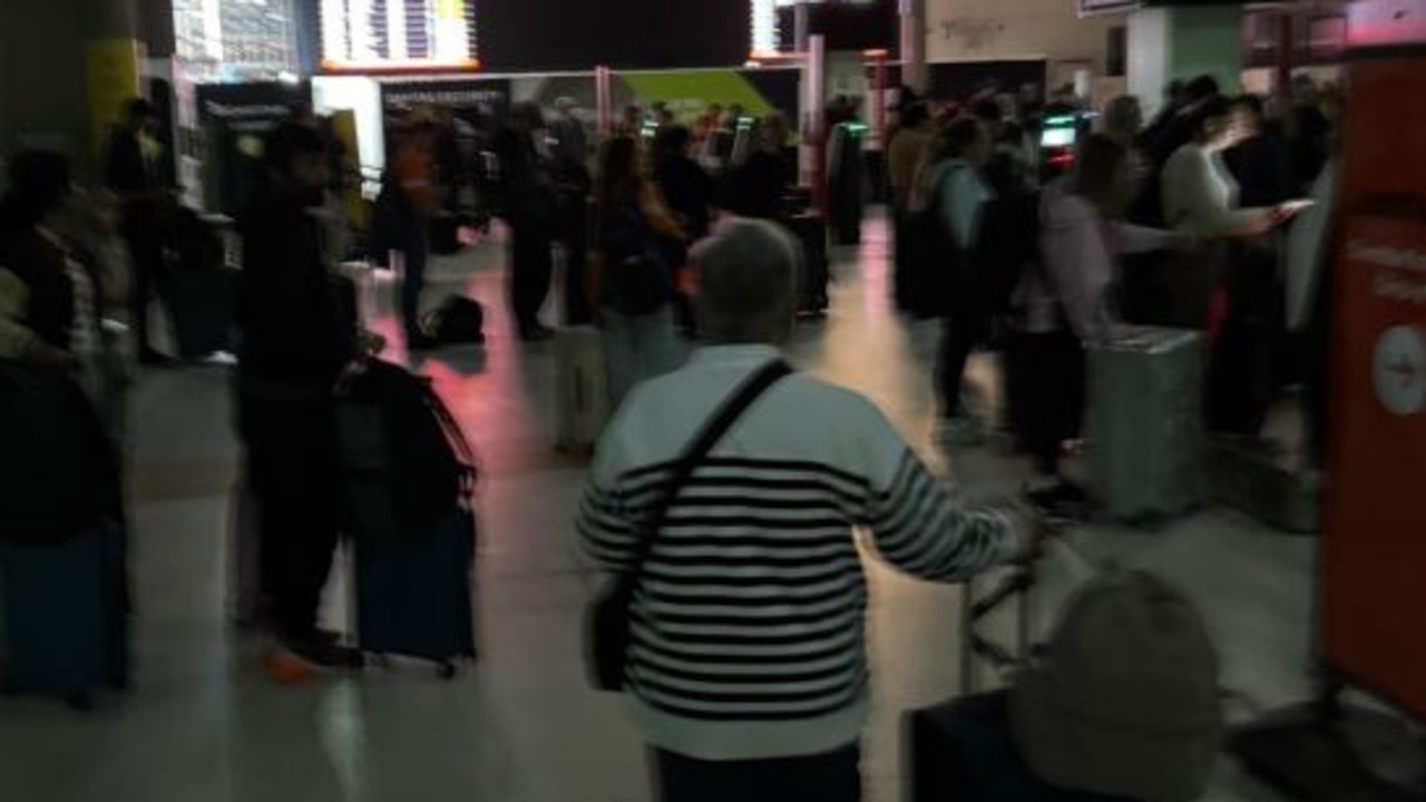 Brisbane Airport blackout as fog closes in on city