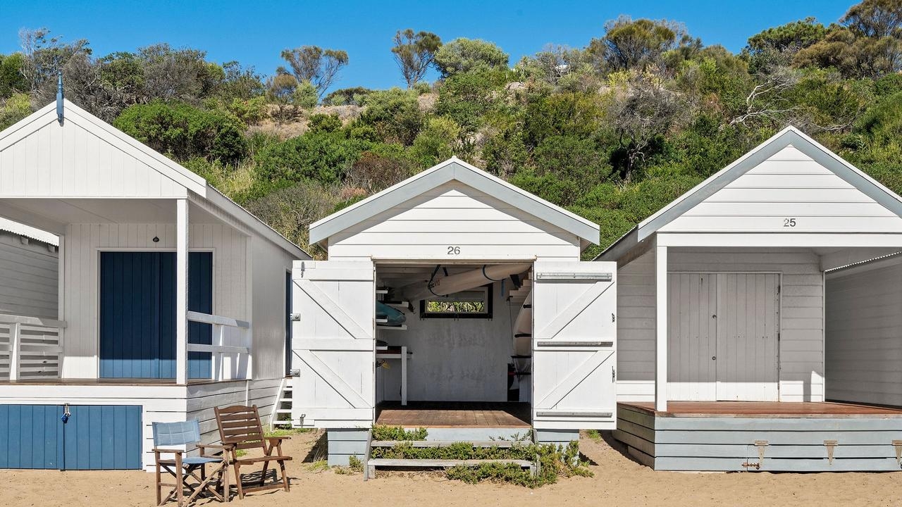 Mount Martha beach box sells for $1m at hotly contested two-hour auction