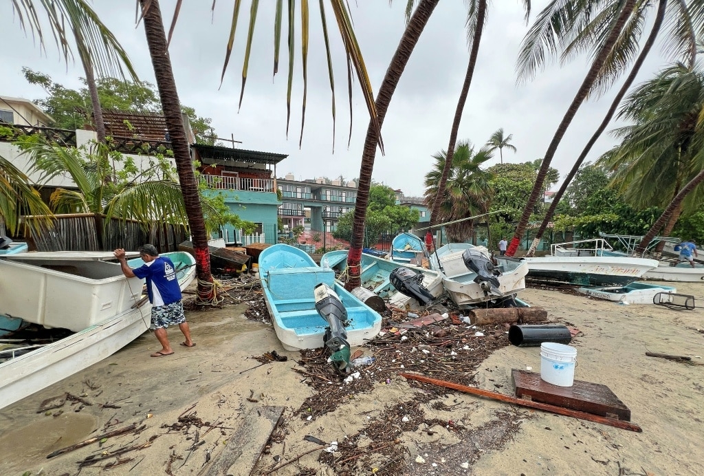 Cleanup begins as Hurricane Erick moves on from Mexican coast