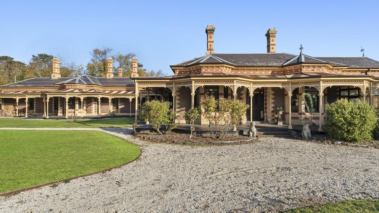 Grand Geelong mansion linked to 10 Melbourne Cup winners hits market
