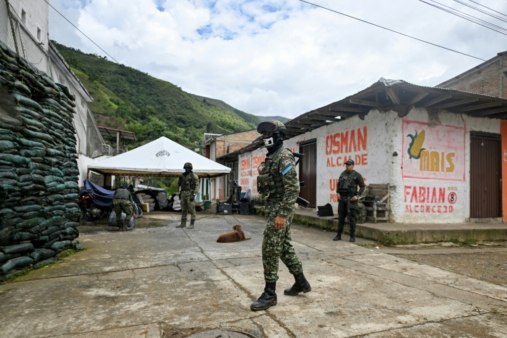 Aiming a blow at narcos, Colombia pays farmers to uproot coca
