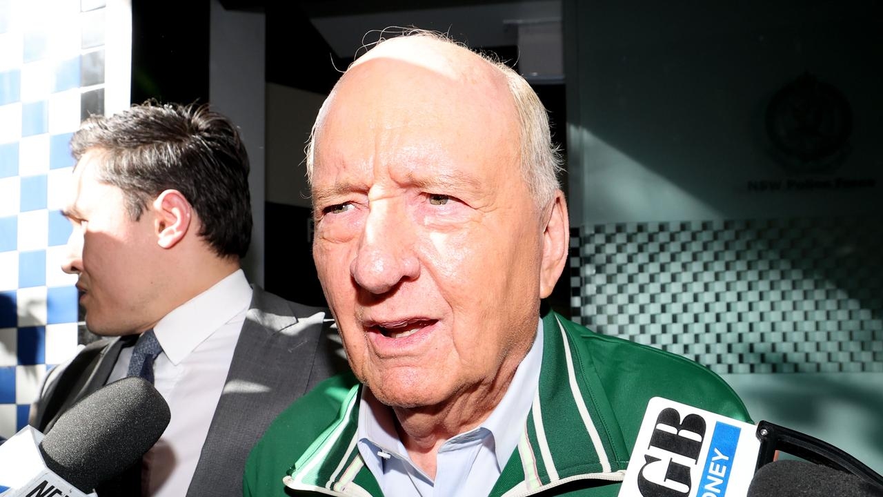 Concerns around legality of police search of Alan Jones' house, court told in historical sexual abuse case
