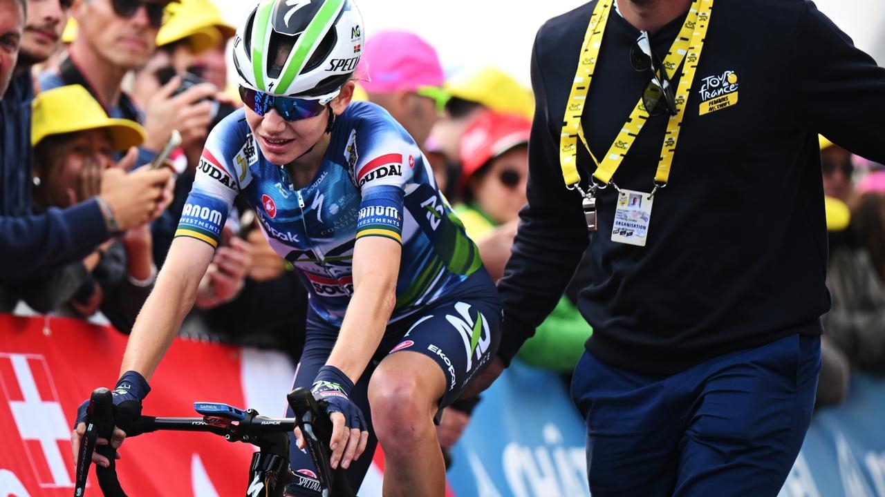 Australian cyclist Sarah Gigante falls to sixth in final stage of women's Tour de France