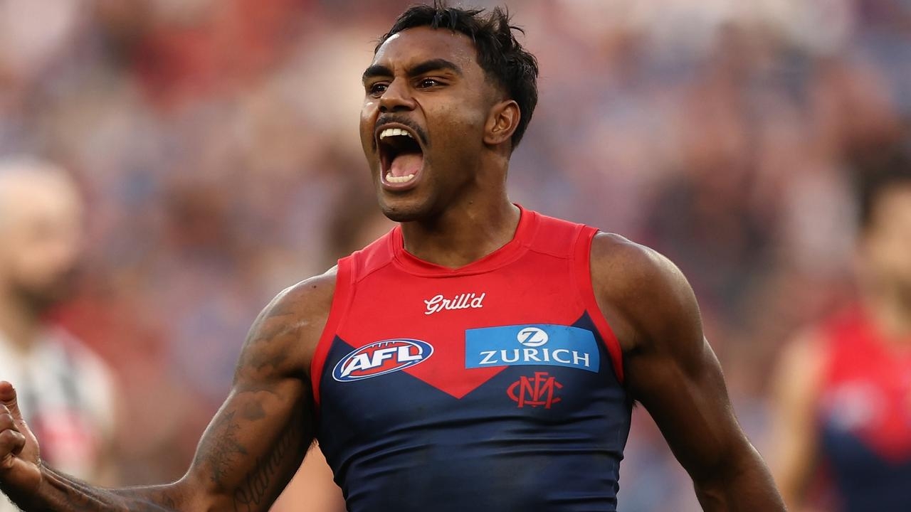 AFL 2025: Kysaiah Pickett signs $12m, nine-year deal with Melbourne