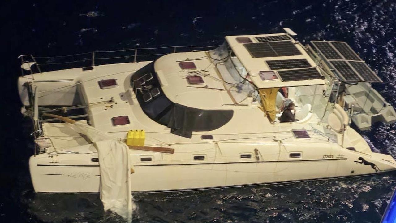 Aussie couple rescued by cruise ship after being stranded off New Caledonian coast