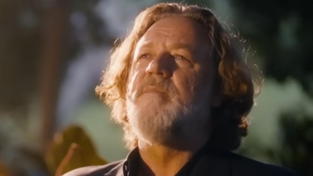 Movie star Crowe raking in new fans with an unlikely co-star