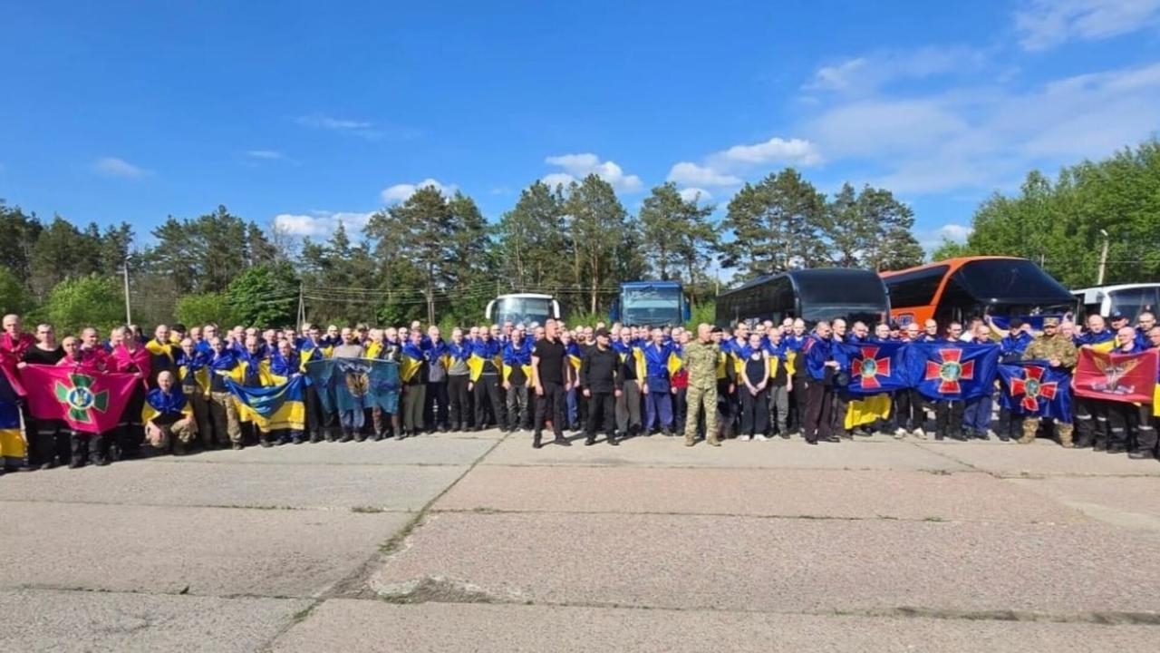 ‘Incredibly heartening': Ukrainian servicemen return home