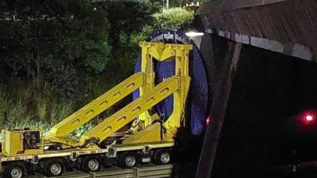 North Tivoli: Lanes of Warrego Highway closed after truck smashes into bridge