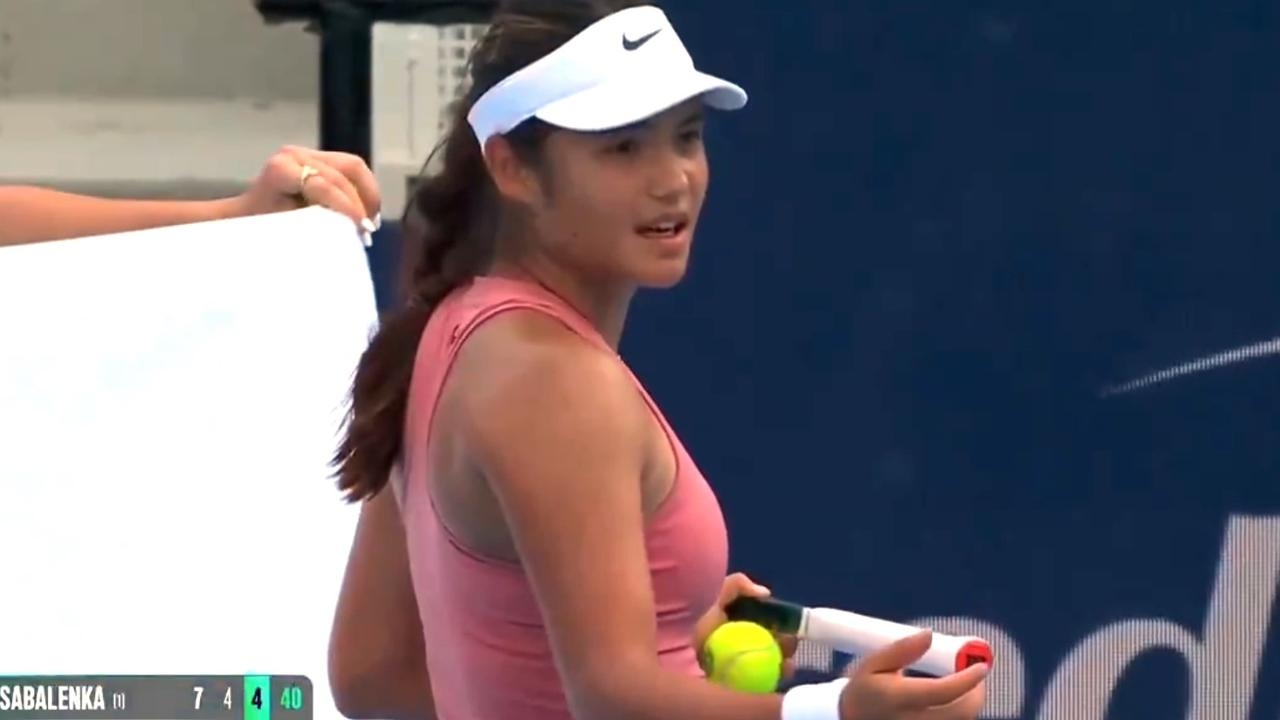 Tennis champ calls for crying child to be ejected, crowd applauds