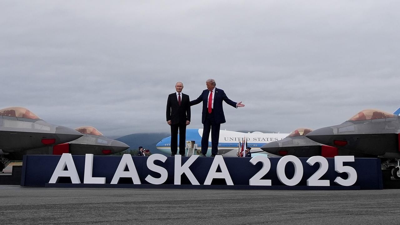 Trump applauds Putin's arrival as Kremlin lands in Alaska