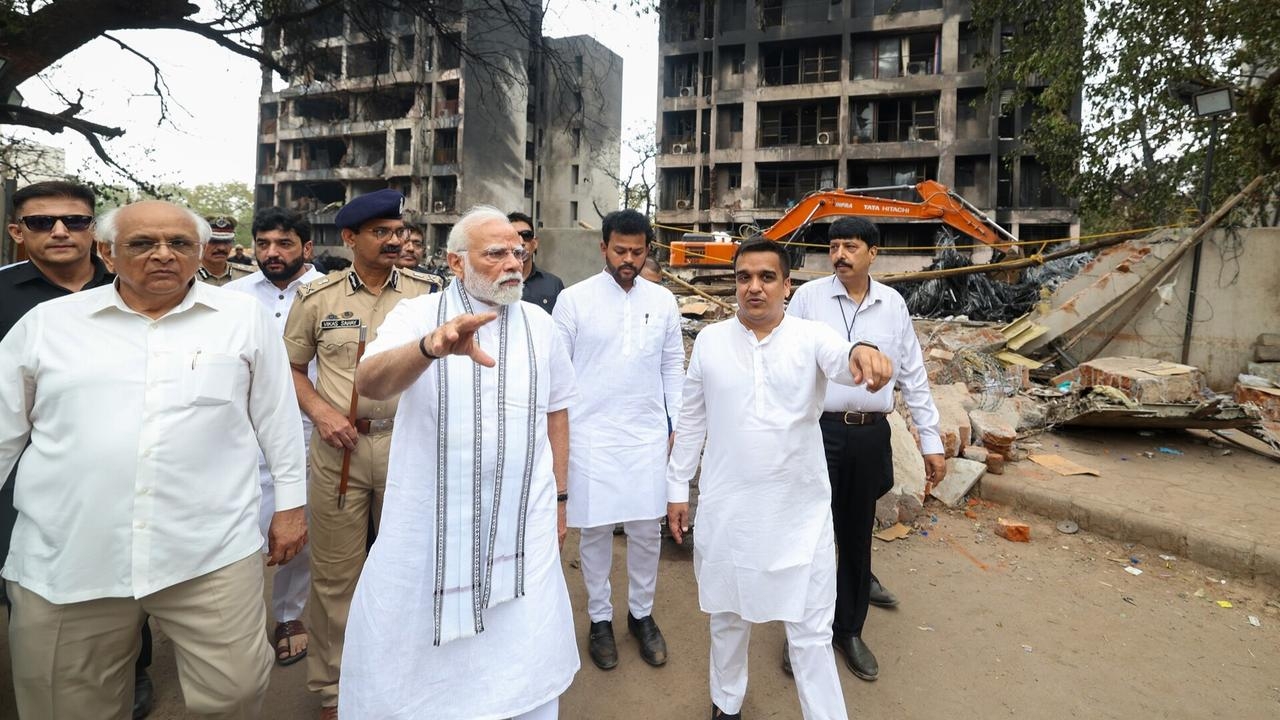 Indian PM meets sole survivor of Air India crash