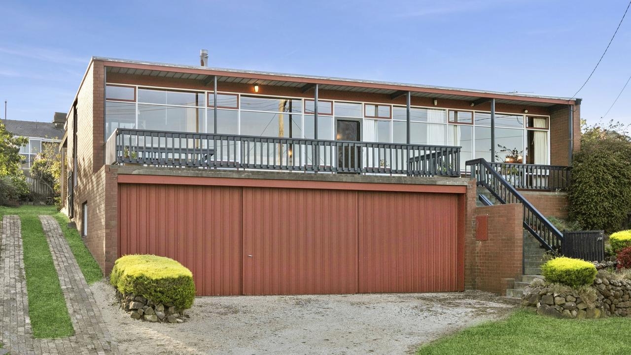 Modernist Highton home scores $110k bonus, selling for the first time since 1964