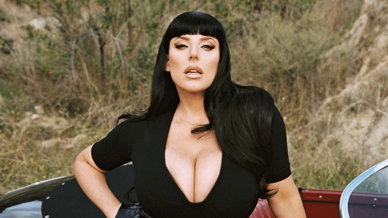 Porn star reveals her number one bucket list item