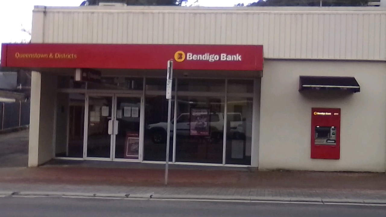 'Keep our bank open': Small Tasmanian community fights to overturn looming closure of Queenstown Bendigo Bank