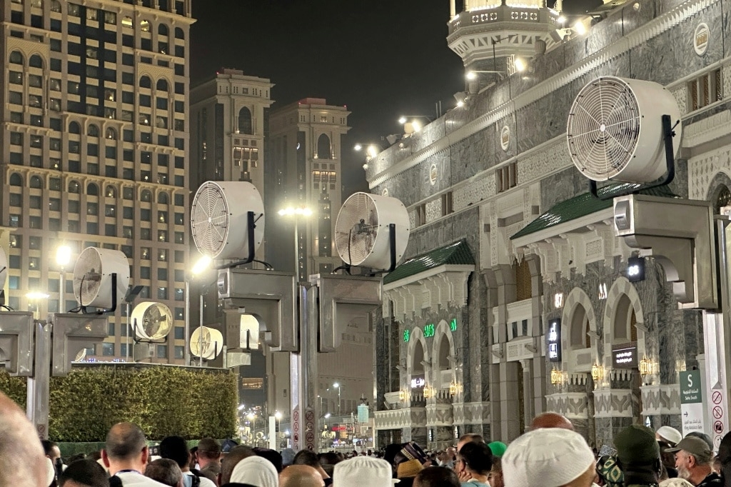 Over 1.5 million pilgrims begin hajj under blazing sun