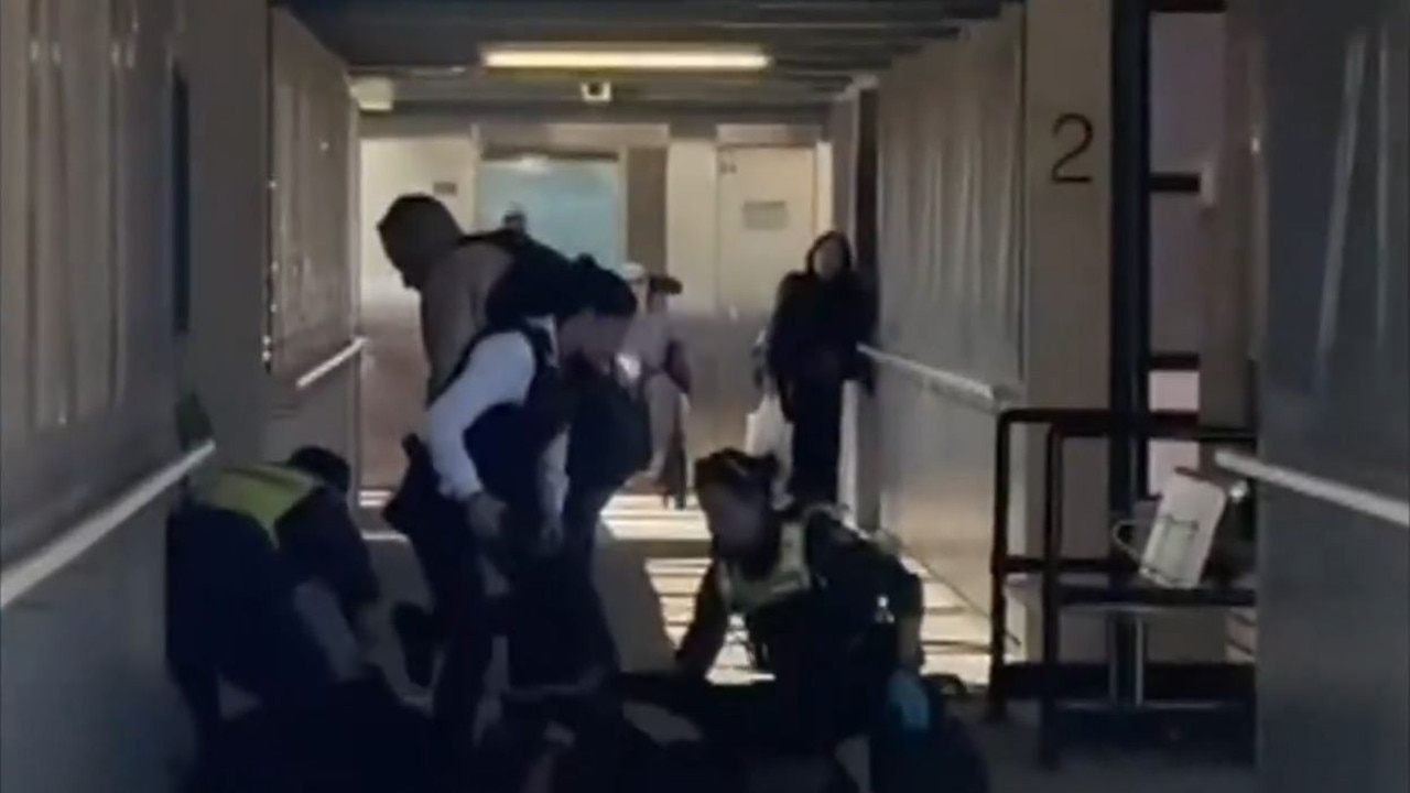 Teen stabbed, another under arrest after allegedly using machetes in a fight
