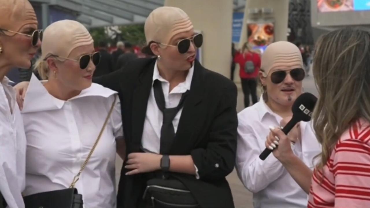 ‘So funny': Concertgoers dress up as rapper Pitbull in bald caps for his shows