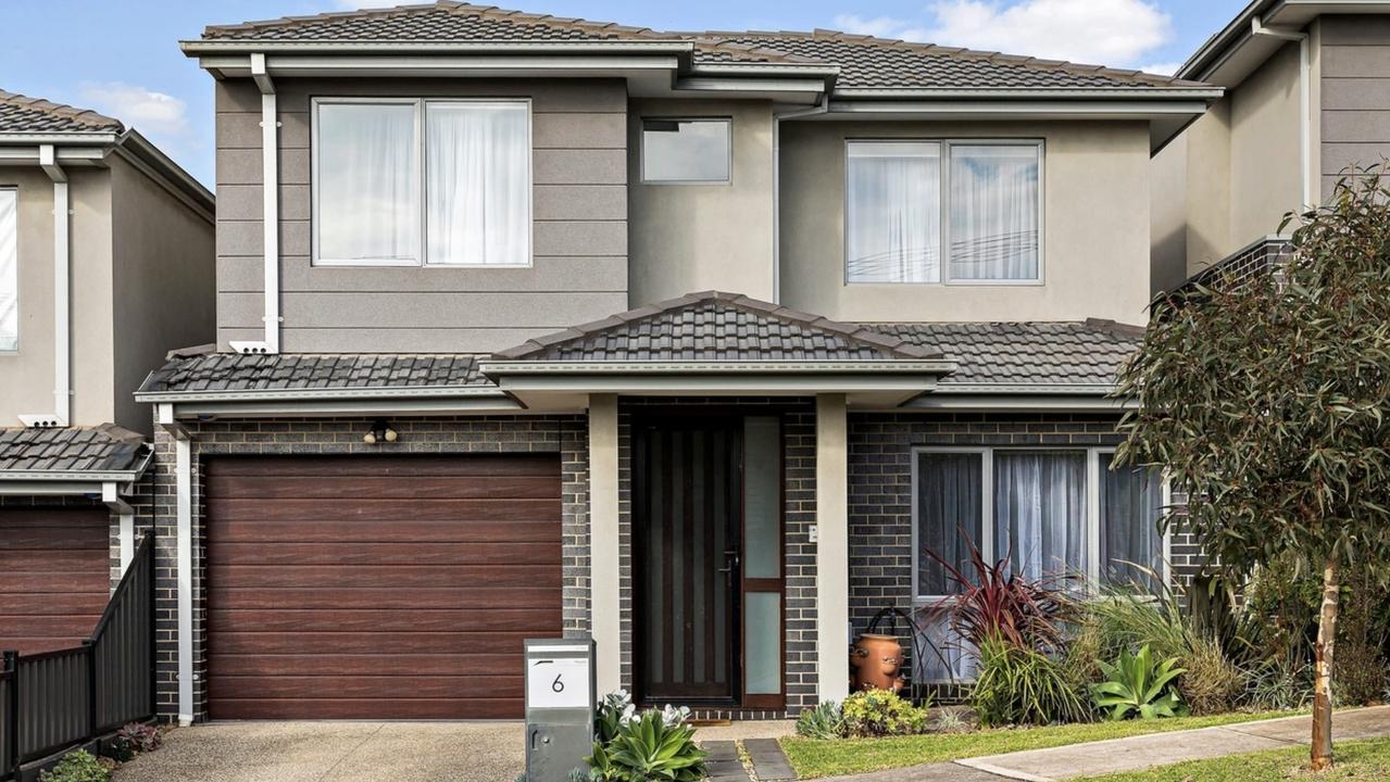 First-home buyers battle for $640k Glenroy townhouse