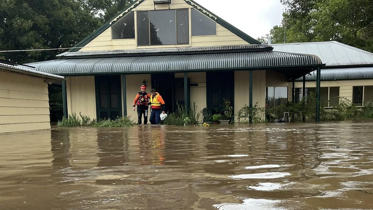 Almost 800 properties on Mid North Coast deemed uninhabitable by SES