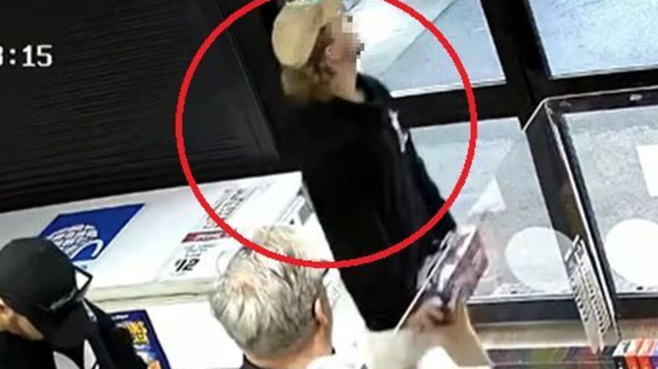 Witness describes viral moment ‘d***head' trapped in Melbourne bottle shop