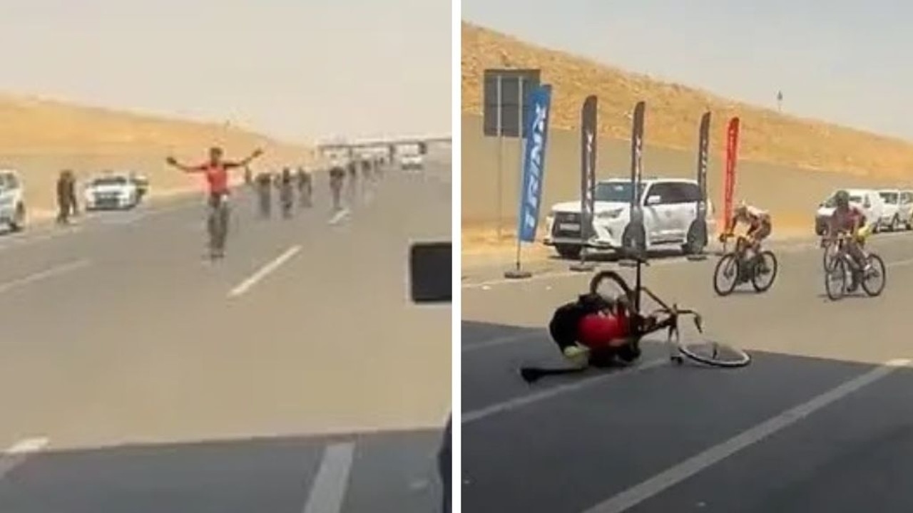 Cocky cyclist causes mass pile-up in closing stages of championship race
