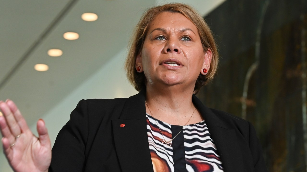Western Australian Senator Dorinda Cox quits Greens over perceived extremism, defects to Labor Party