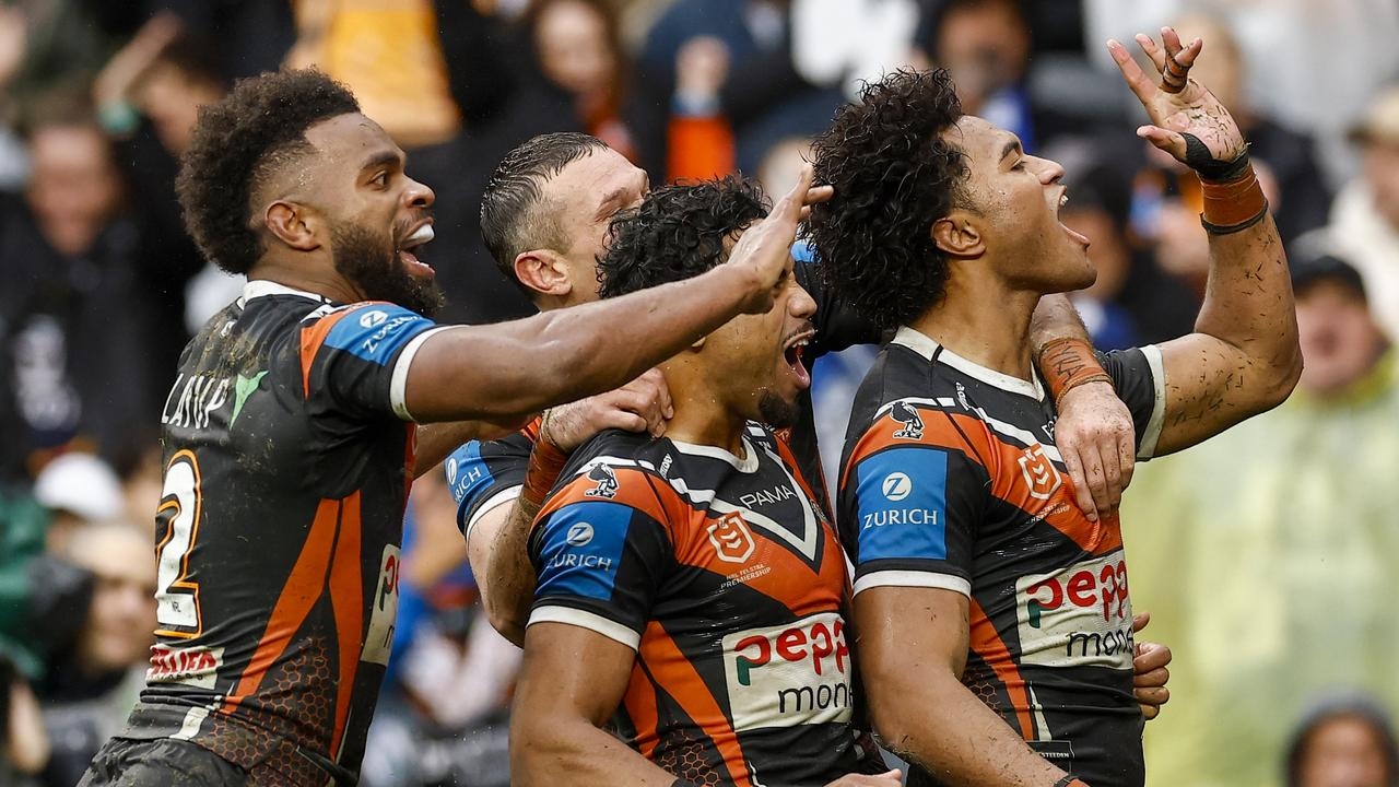 NRL could investigate offensive hand gesture used by Wests Tigers players to taunt Bulldogs fans