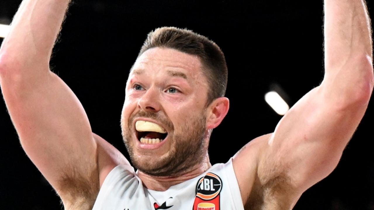 Basketball star Matthew Dellavedova lists Melbourne home