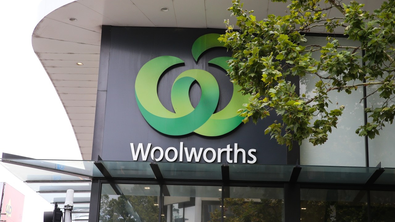 Woolworths cuts shelf prices on hundreds of popular products, including nappies, two-minute noodles amid cost of living crisis