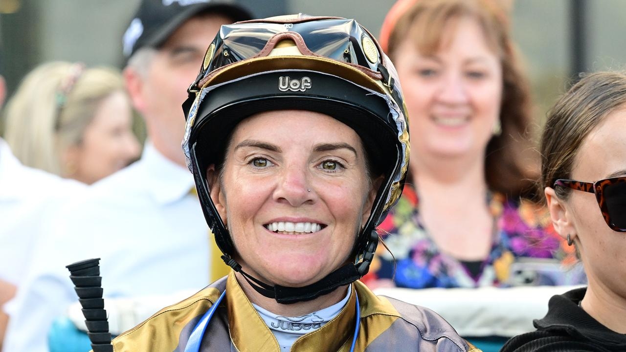 Four jockeys involved in nasty fall at Ipswich
