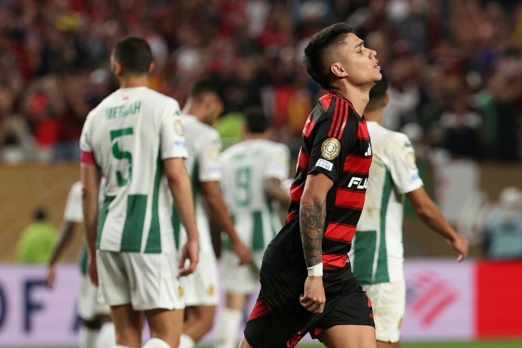 Empty seats as Chelsea win opener at Club World Cup, Benfica deny Boca