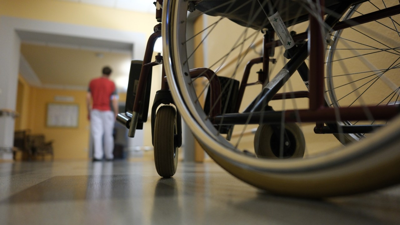 Labor told 'fresh, concerted approach' needed to fix healthcare sector in new Productivity Commission report