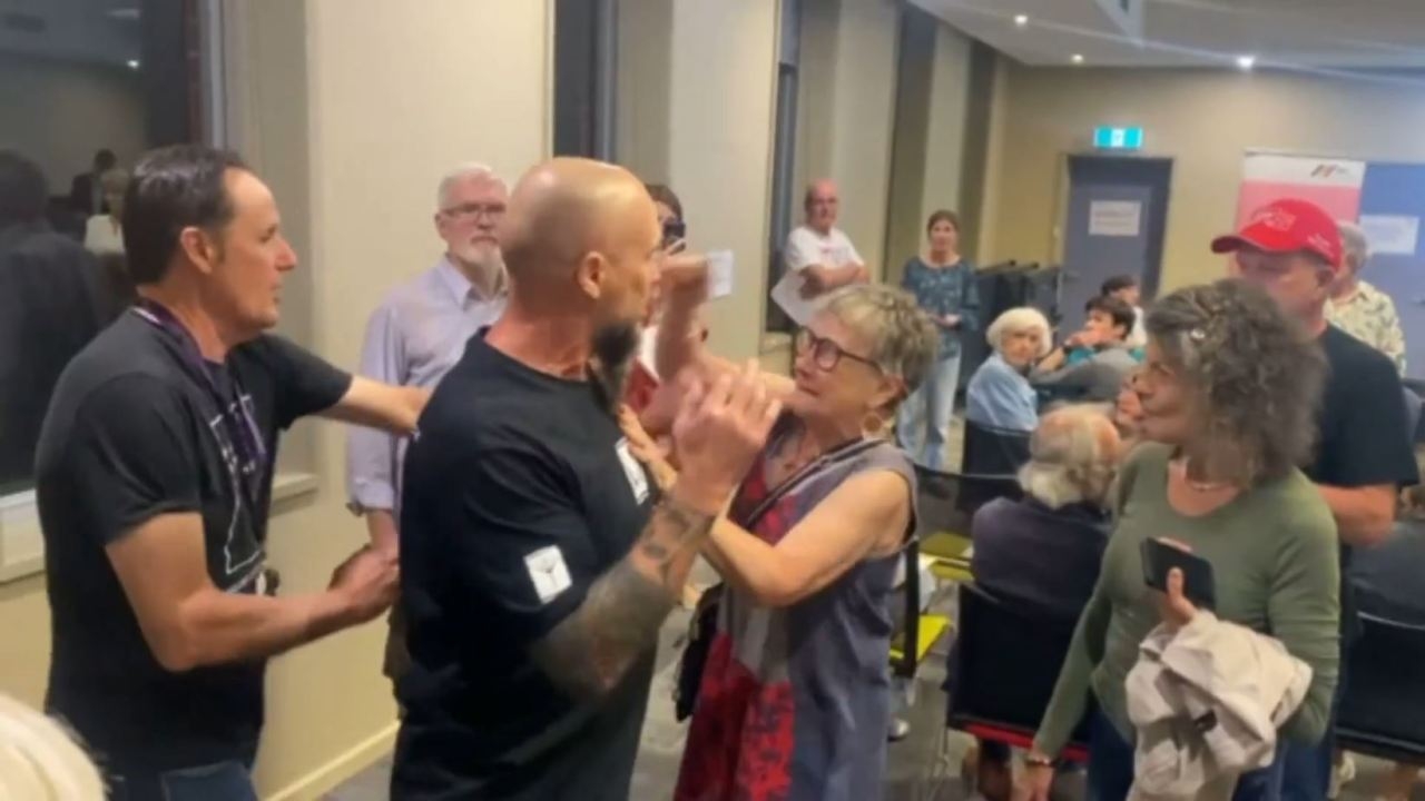 Teal MP Monique Ryan intervenes at friends of ABC forum descends into chaos after punch thrown