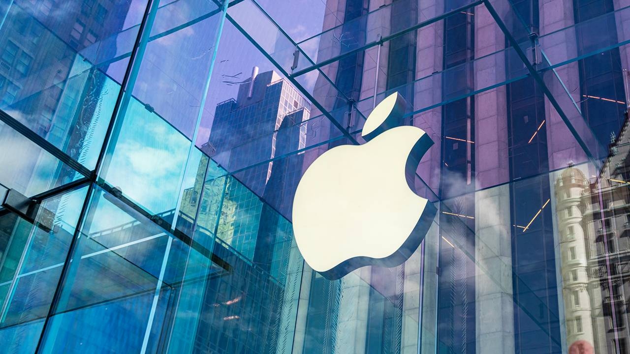 Lunch Wrap: ASX tumbles; Apple deal lifts rare earth stocks and Lumos soars 150pc