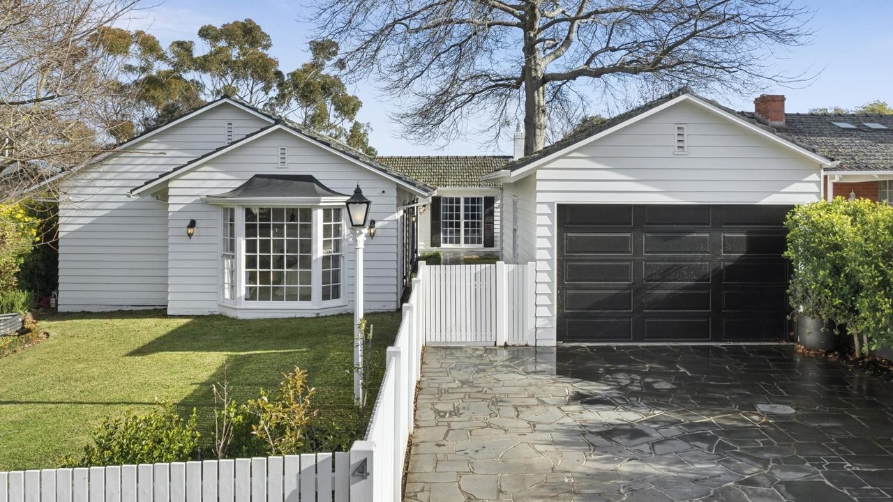 Geelong artist lists picture perfect colonial style home in Newtown