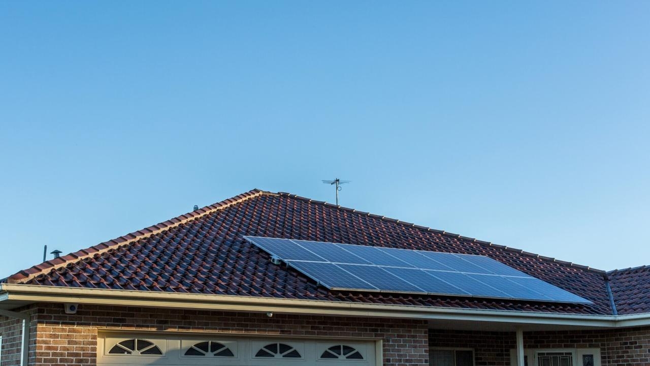 ‘Real worries' raised around Albanese government's home batteries scheme