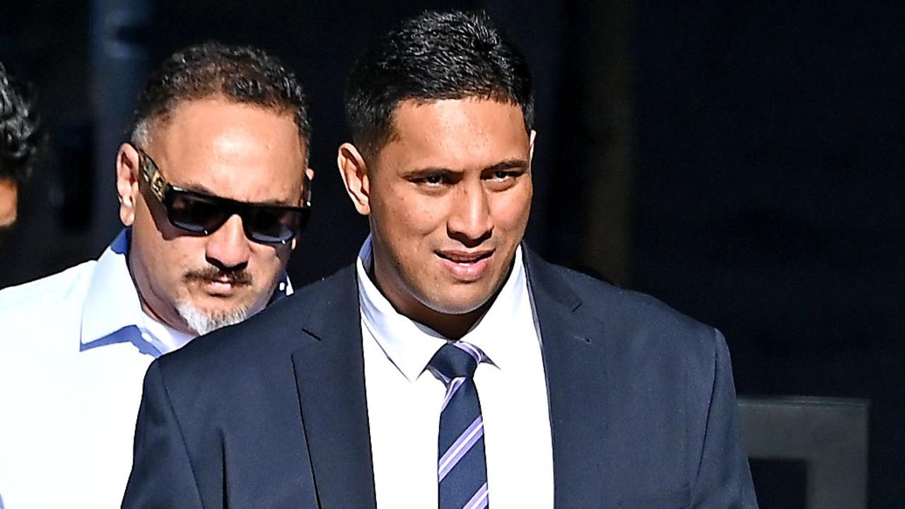 Handshake turns deadly in shocking courtroom footage