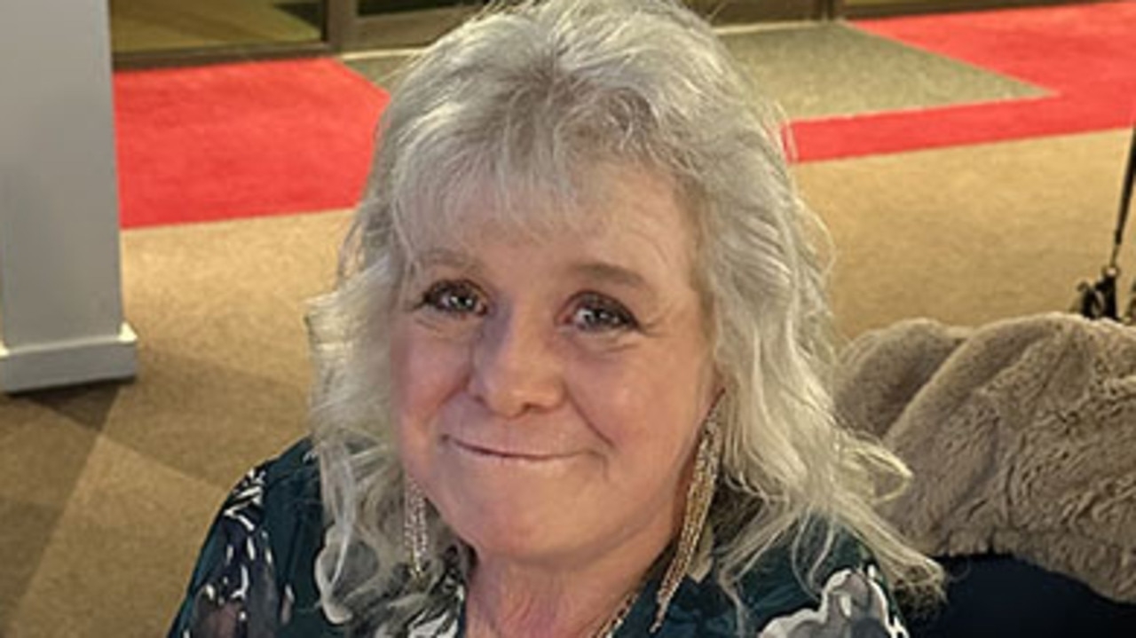 Stablehand Fiona Ralph dies from head injuries sustained in freak accident at Bendigo races
