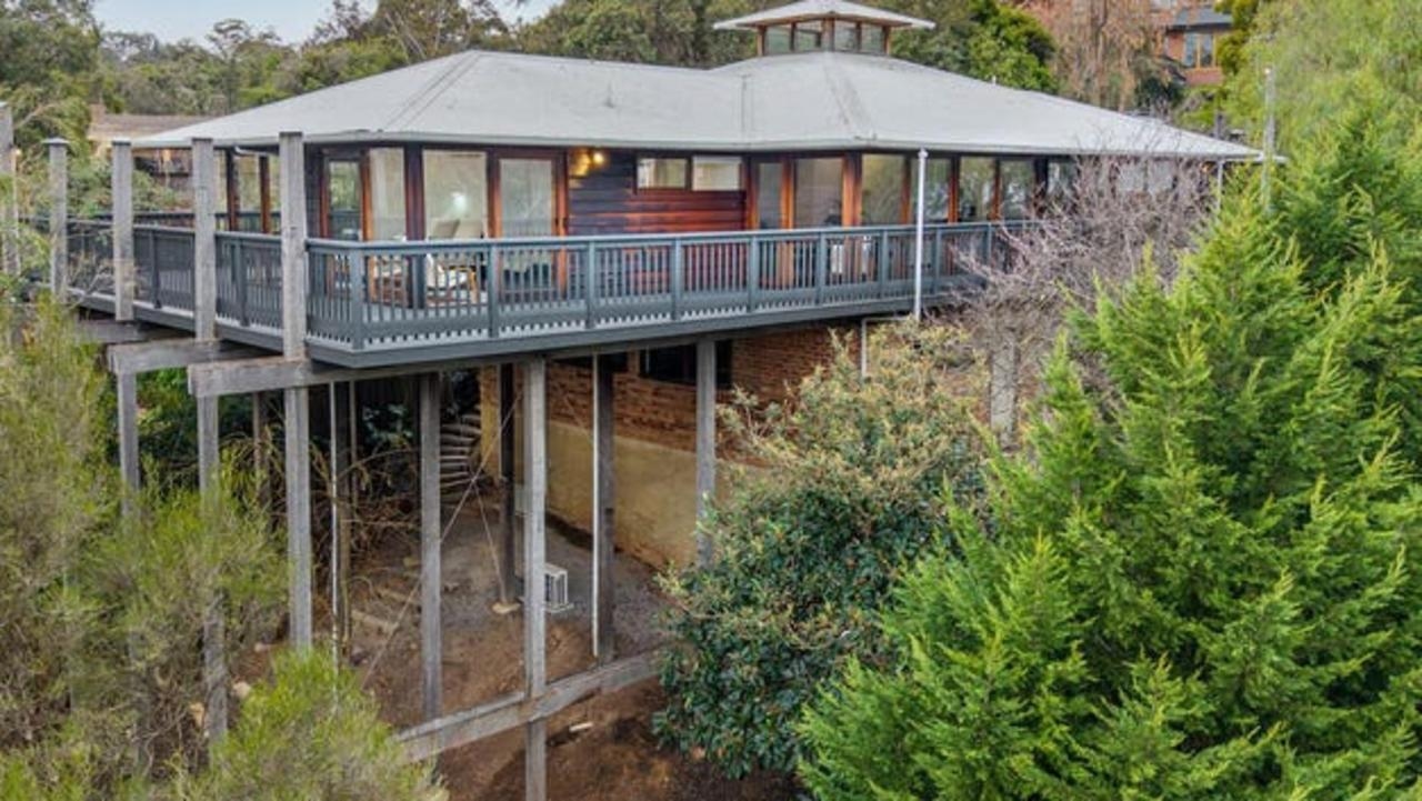 Unique Templestowe house above 8m void hits market for $1m
