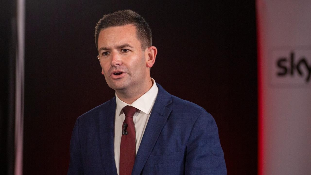 Hung parliament projected in Tasmanian election as Dean Winter addresses Tally Room