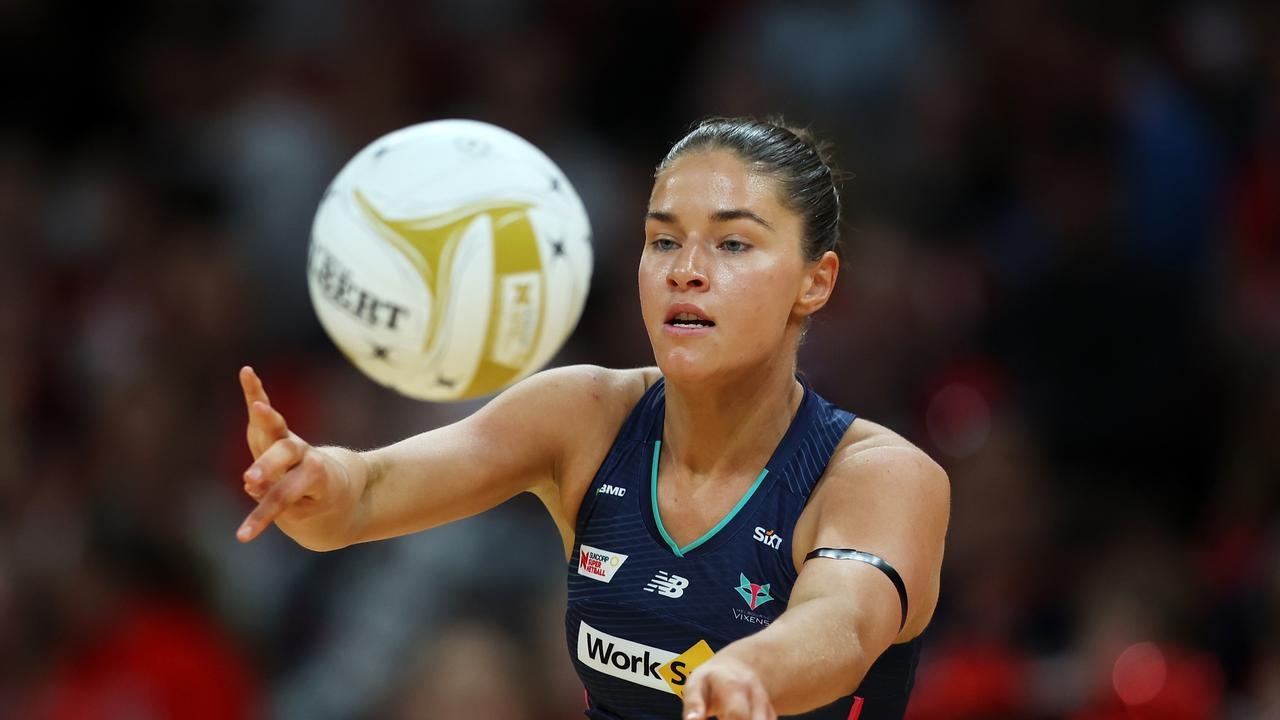 Super Netball: Vixens' fourth-quarter miracle seals grand final spot
