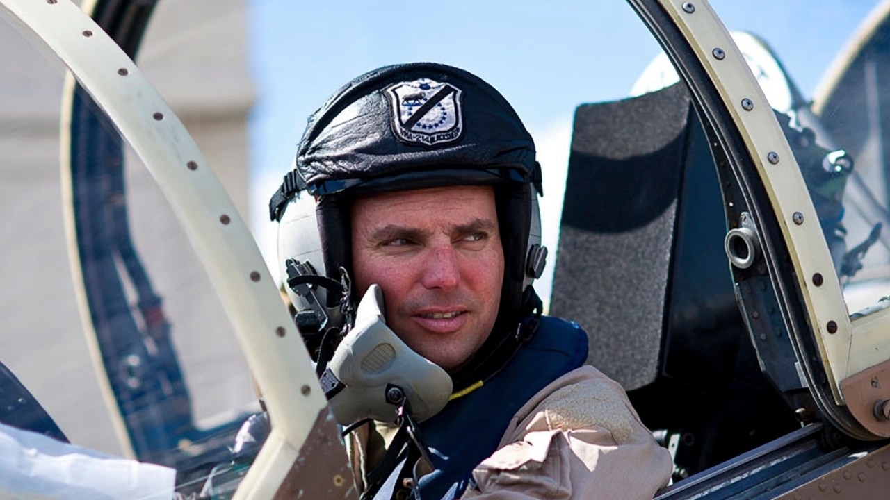 Daniel Duggan's wife urges government to intervene as former pilot remains in NSW prison without local charges