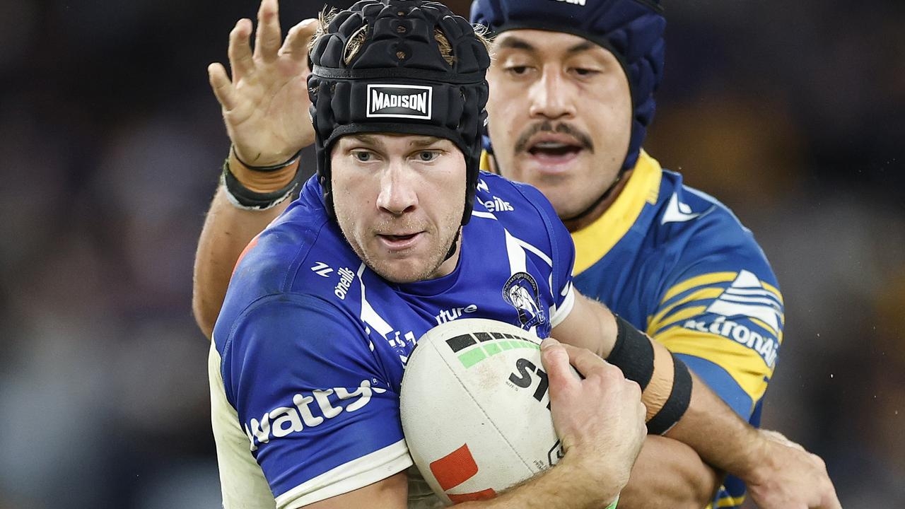 NRL SuperCoach live scores and analysis: Viliame Kikau sin bin divides experts