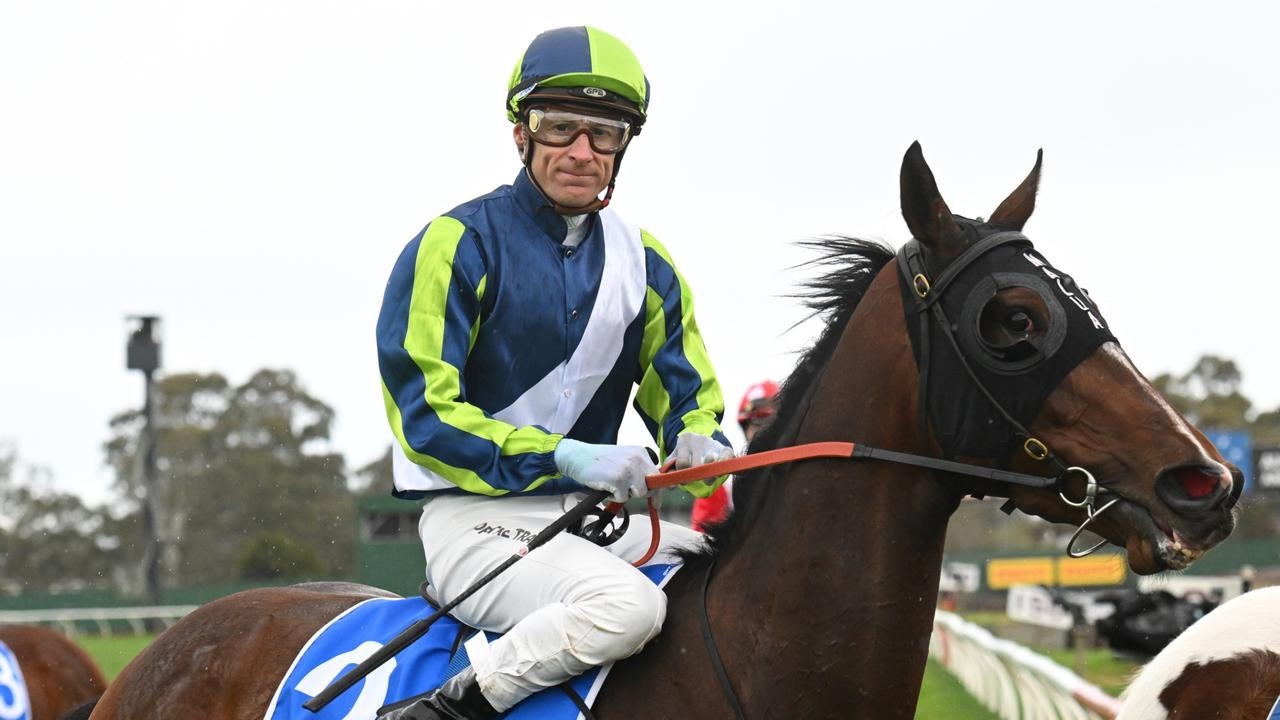 Blake Shinn extends lead over Craig Williams in Melbourne jockeys' premiership at Sandown